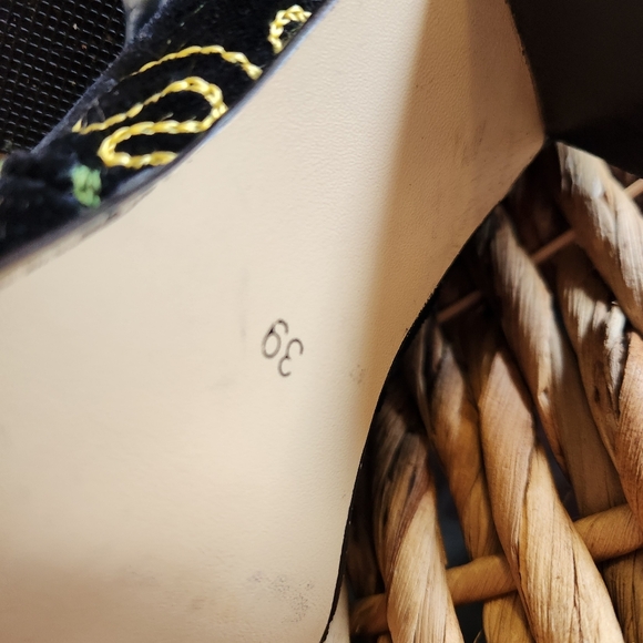 WOMEN'S SUZANI BLACK VELVET HAND EMBROIDERED STATEMENT KNEE BOOTS SIZE 8.5 / 39 - Picture 9 of 16